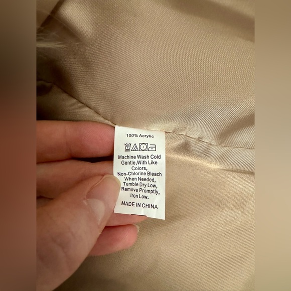 Lanshifei Cream Faux Fur Jacket - Picture 10 of 11